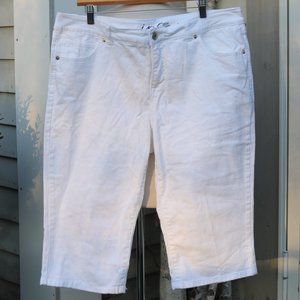 INC Woman Plus Size White Stretch Cotton Blend Denim Straight Capri Pants Sz 16W